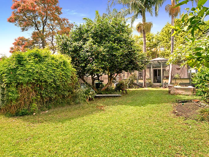 31 SURFERS PARADE, Freshwater, NSW 2096 Property Details