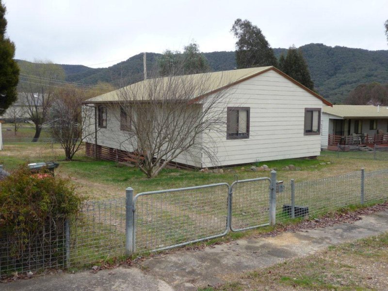 8 Clayton Street, Talbingo, NSW 2720 Property Details