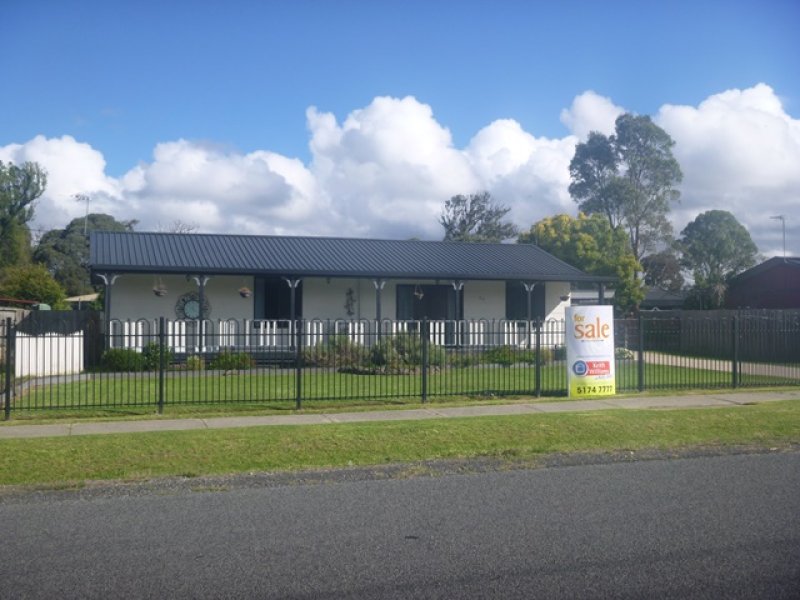 77 Main Street, Glengarry, VIC 3854