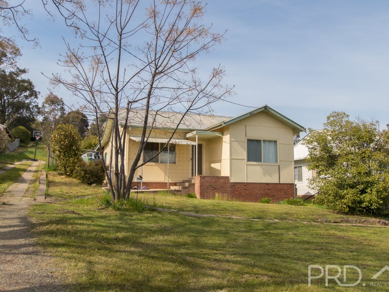 52 Clarke Street, Tumut, NSW 2720 House for Sale