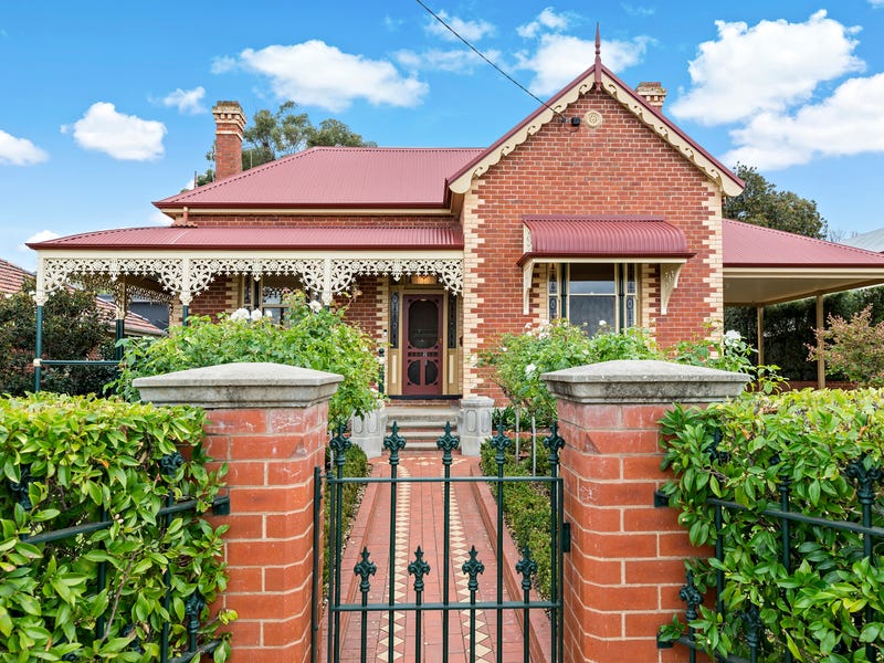 26 Reginald Street, Quarry Hill, VIC 3550