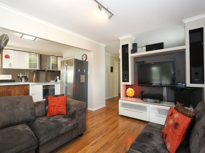 33 Shirley Street, Southport, Qld 4215 Property Details