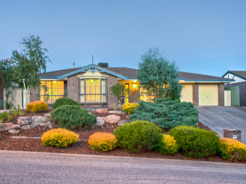 8 Petworth Parade, Greenwith, SA 5125