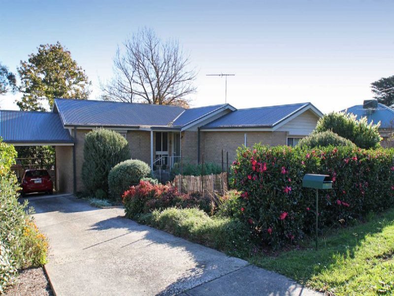 13 Eadie Avenue, Healesville, Vic 3777 Property Details