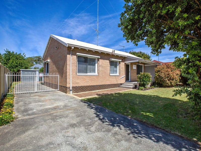 11 Woonnar Street, Carey Park, WA