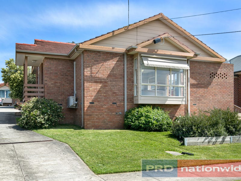 1/111 Howitt Street, Soldiers Hill, Vic 3350