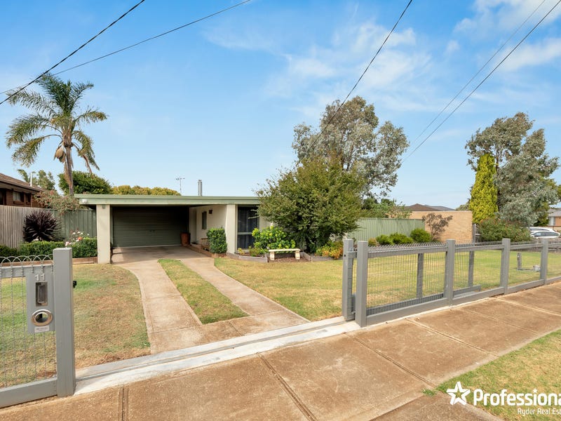 11 Cook Road, Melton South, VIC 3338