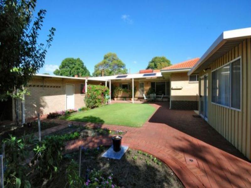 11 Kennedy Street, Melville, WA 6156