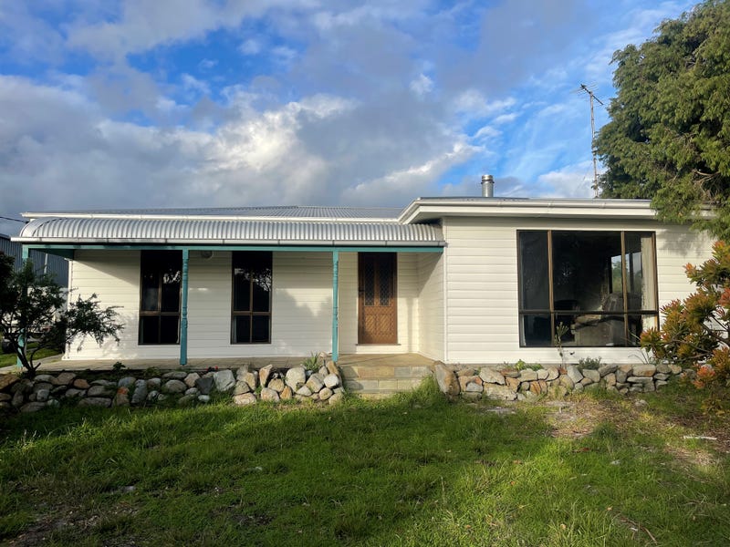 134 Main Street, Currie, Tas 7256 House for Sale