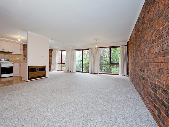 33 Rowe Place, Phillip, ACT 2606