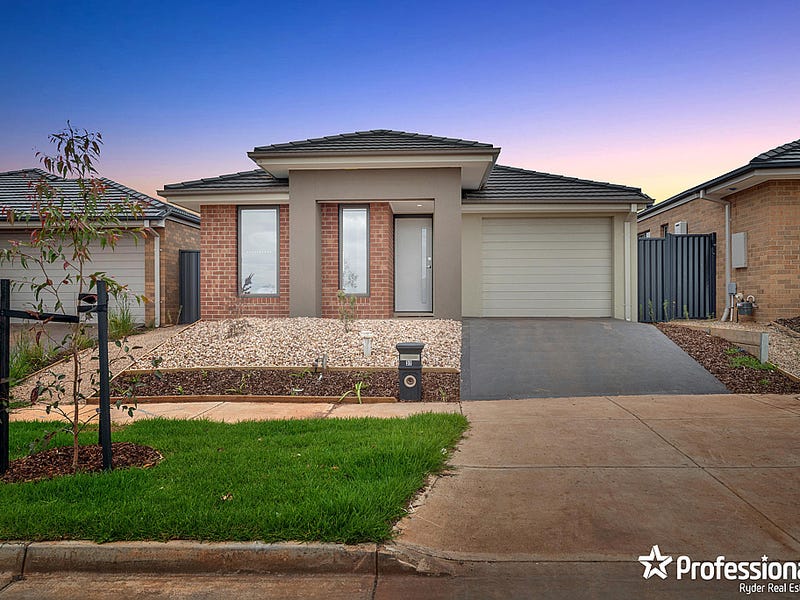 37 Adelong Boulevard, Cobblebank, Vic 3338 Property Details