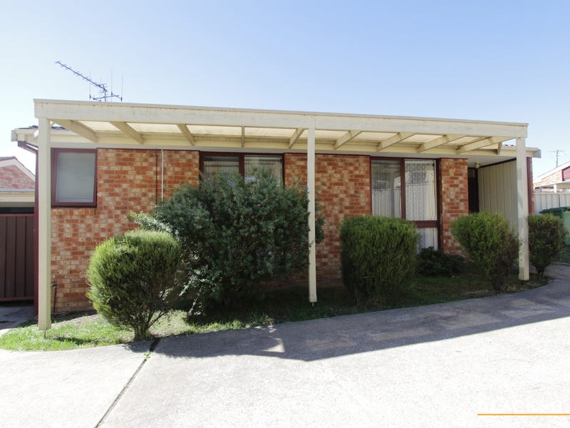 2/17 Henderson Road, Queanbeyan, NSW 2620