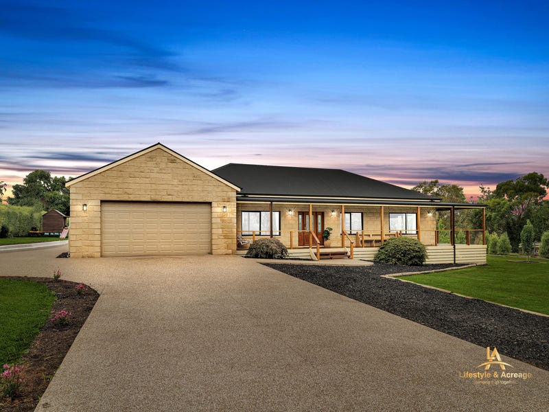 10 Robin Hood Way, Drouin, VIC 3818