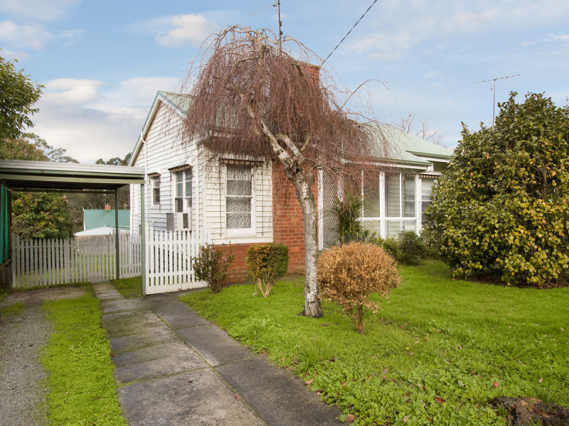 18 Centre Avenue, Warragul, Vic 3820 Property Details