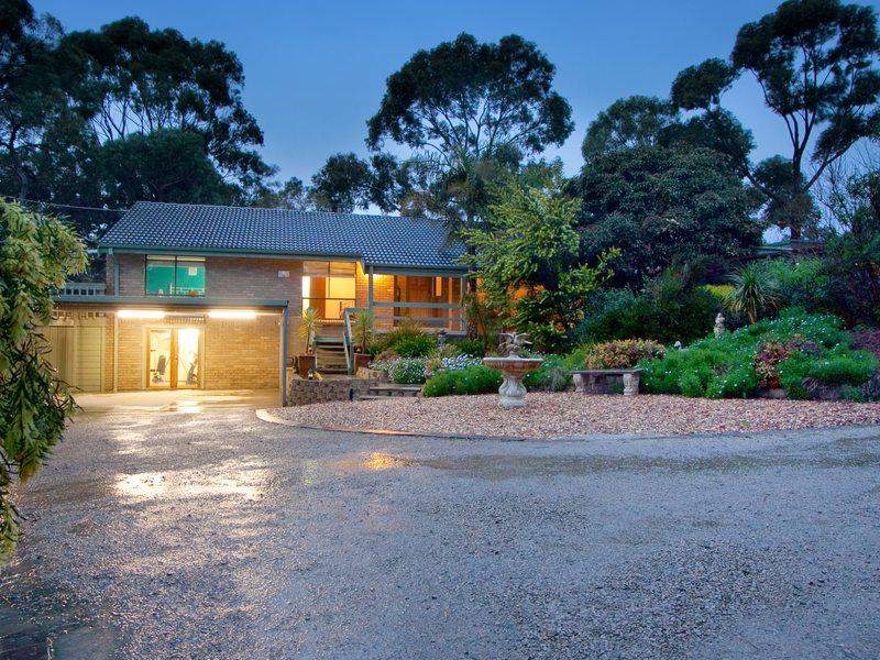 8 Banksia Grove, Mount Martha, Vic 3934