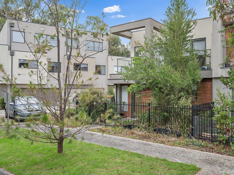 18 Lithgow Way, Mooroolbark, Vic 3138 Townhouse for Sale realestate