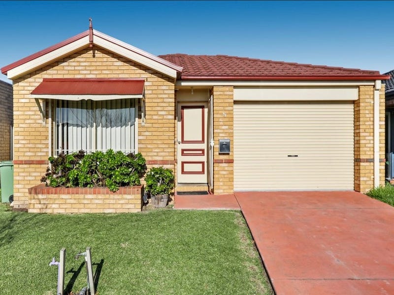 5 Tyndall Street, Cranbourne East, VIC 3977