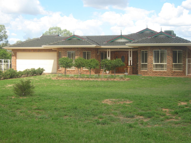 24 Tottenham Rd, Nyngan, NSW 2825 Property Details