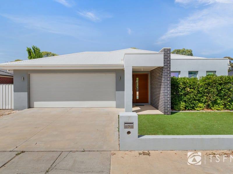 7 Langley Drive, Epsom, Vic 3551 House for Rent