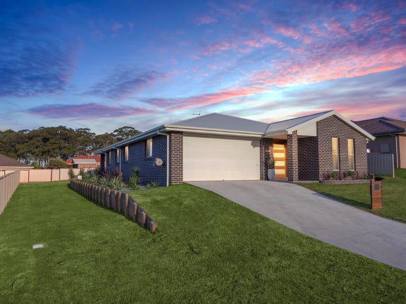 11 Meadows Close, Black Head, NSW 2430