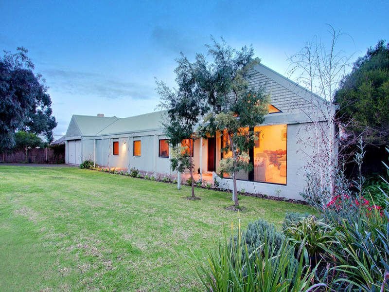 8 Jacaranda Crescent, Mornington, Vic 3931 Property Details