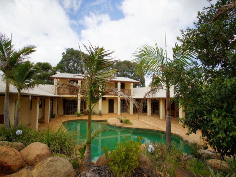 228 Holmes Rd, Forrestfield, WA 6058 Property Details