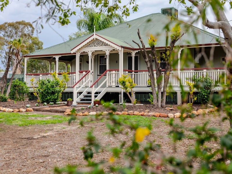 24 QUEEN STREET, Roma, Qld 4455 Property Details