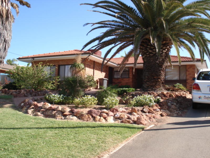 5 Hakea Street, Tarcoola Beach, WA 6530