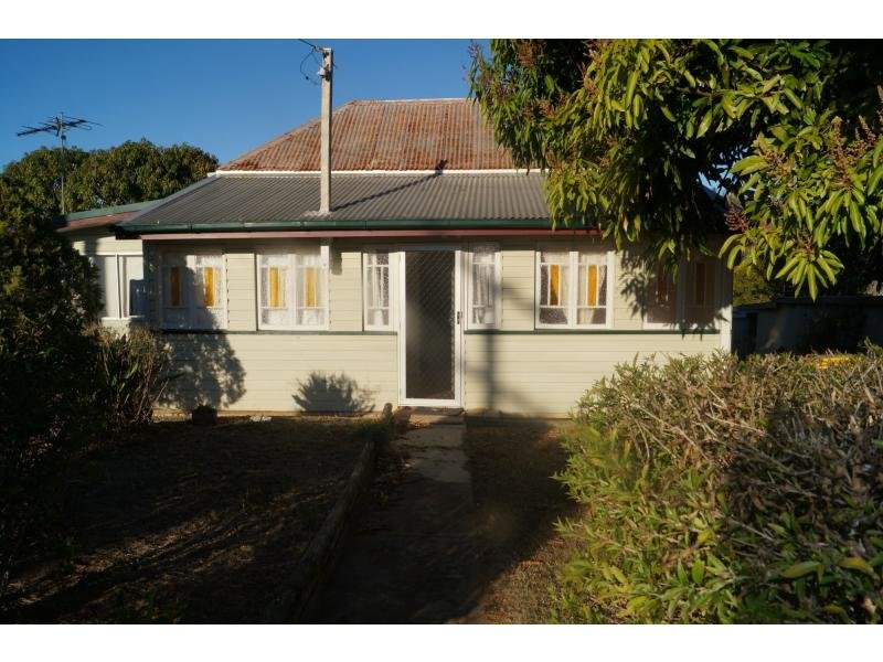 31 Coronation Drive, Mount QLD 4714