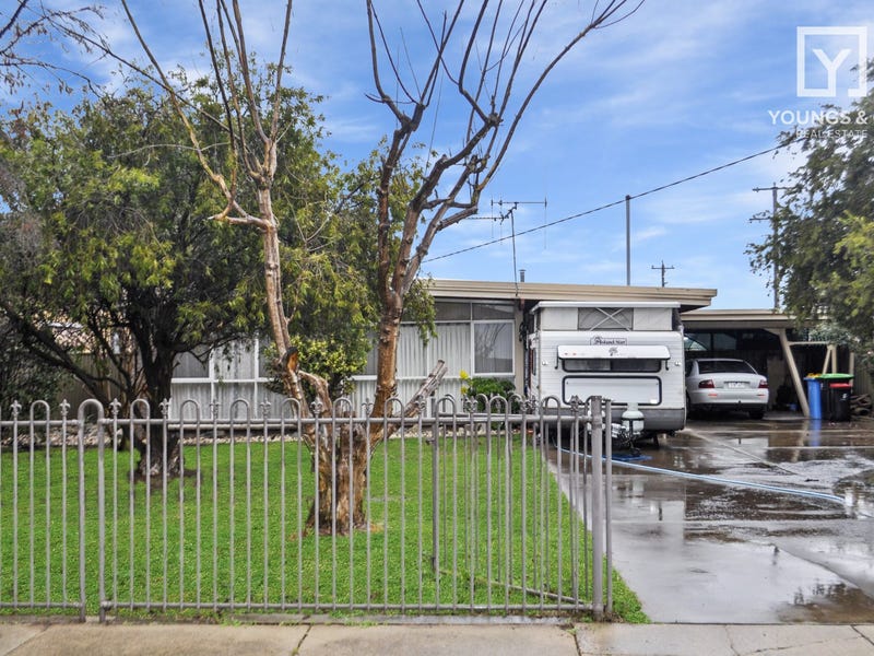 18 Oak St, Shepparton, Vic 3630 Property Details