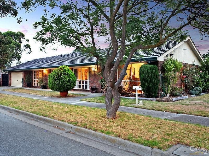 8 Cavendish Drive, Heatherton, VIC 3202