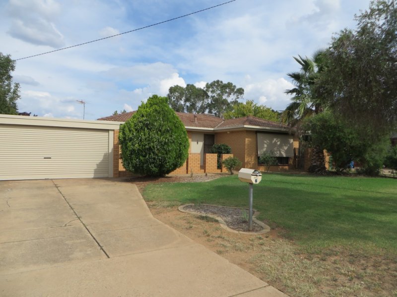 8 Ilex Street, Lake Albert, NSW 2650