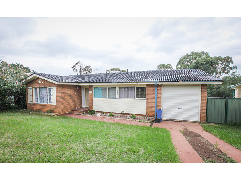 11 Lawn Avenue, Bradbury, NSW 2560 Property Details