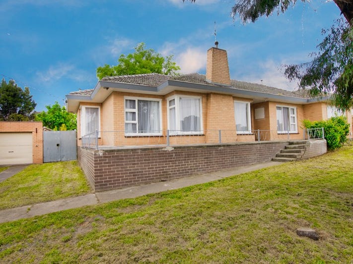 9 Whitehorse Road, Mount Clear, VIC 3350