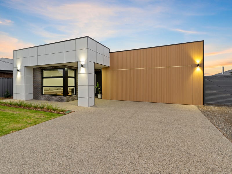 76 Bruton Street, Tocumwal, NSW 2714 Property Details