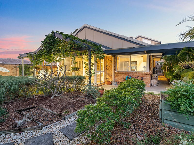 15 Mooloolah Drive, Minyama, QLD 4575