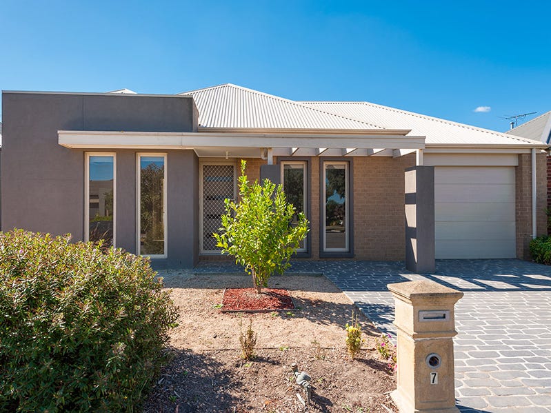 7 Balfour Drive, Mernda, Vic 3754 Property Details