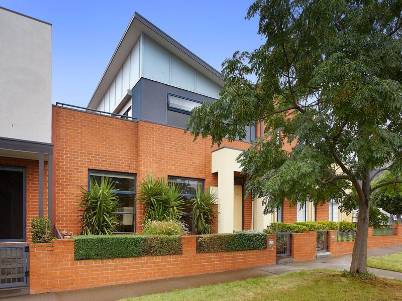 154 Edgewater Boulevard, Maribyrnong, Vic 3032 Property Details