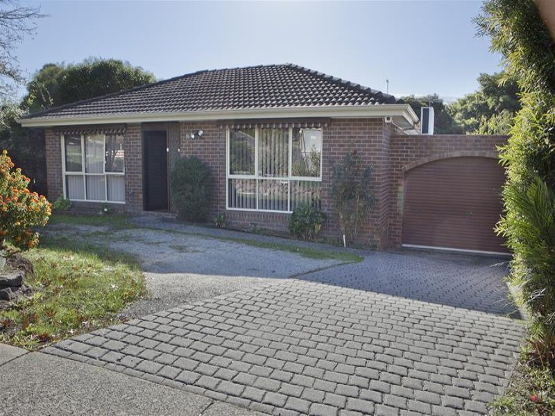 18 Singleton Drive, Endeavour Hills, VIC 3802