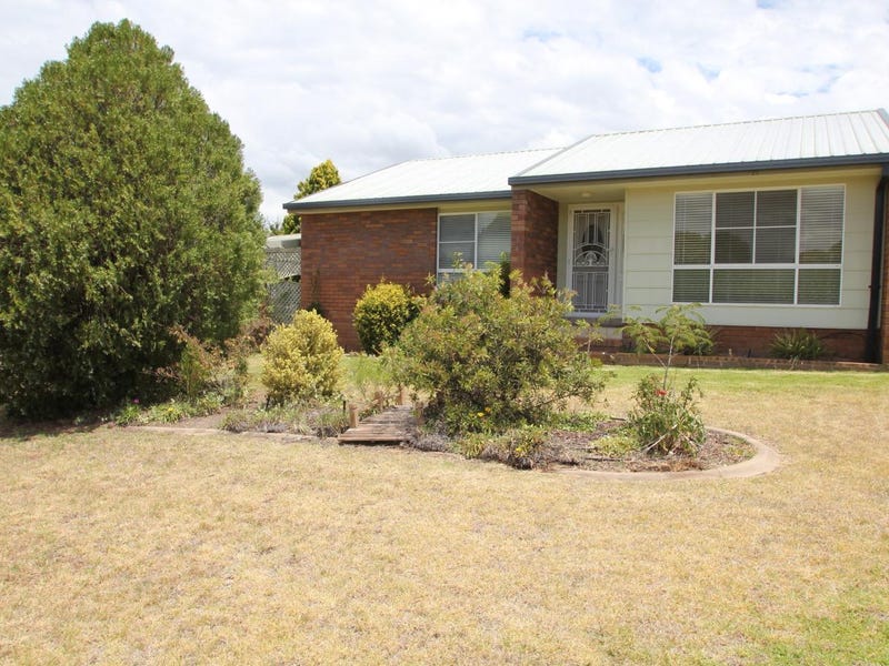 65 Riley Rd 65 Riley Street, Tenterfield, NSW 2372 - Property Details