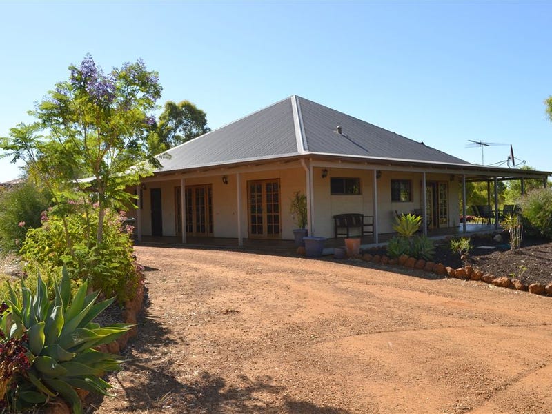 8 Howes Lane, Gingin, WA 6503 Property Details