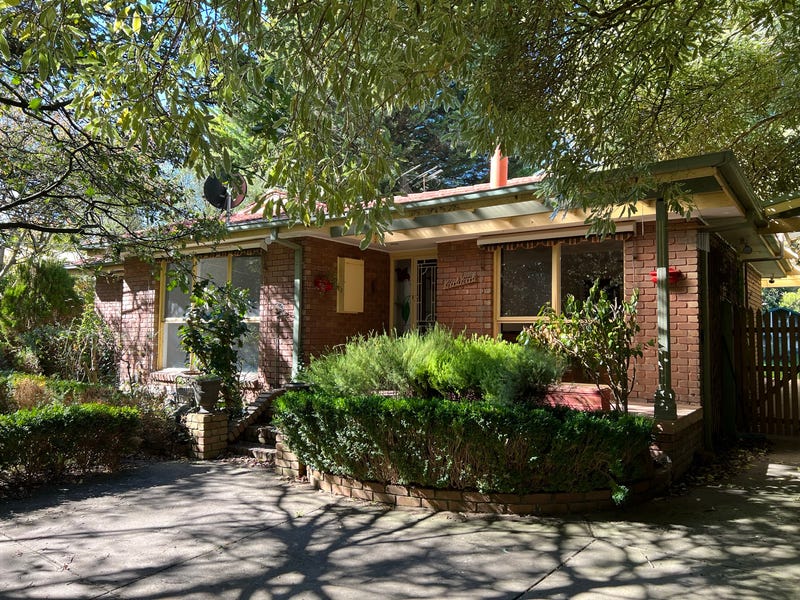 50 Waterfalls Road, Mount Macedon, VIC 3441