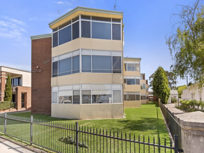 2/21 The Esplanade, Geelong, Vic 3220 Property Details