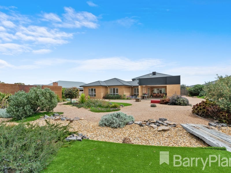 49 Highfield Way, Kurunjang, Vic 3337 Property Details