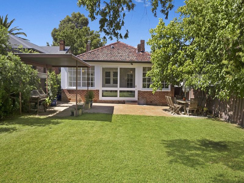 64 Fitzroy Street, Tamworth, NSW 2340 Property Details