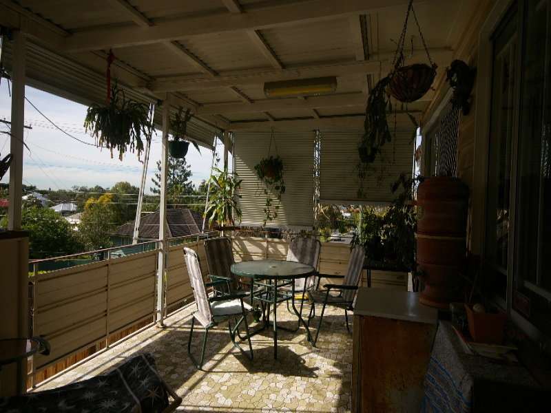 18 Wonersh Street, Carina, Qld 4152 Property Details