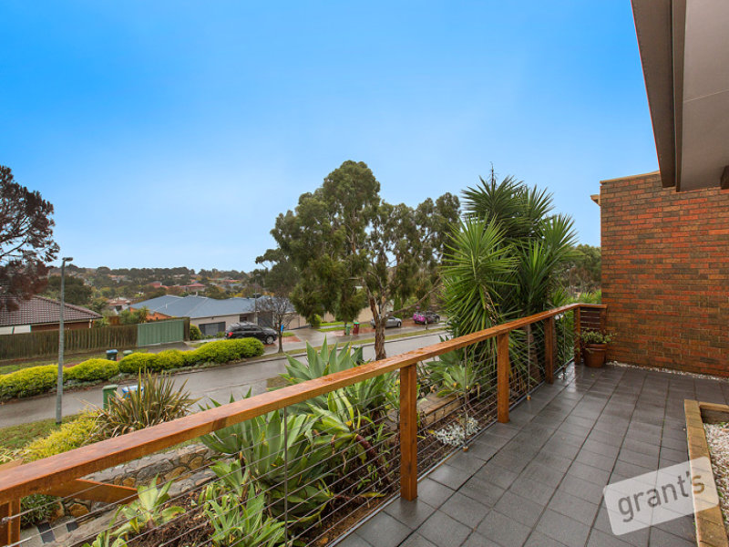 4 Allunga Parade, Berwick, Vic 3806 Property Details