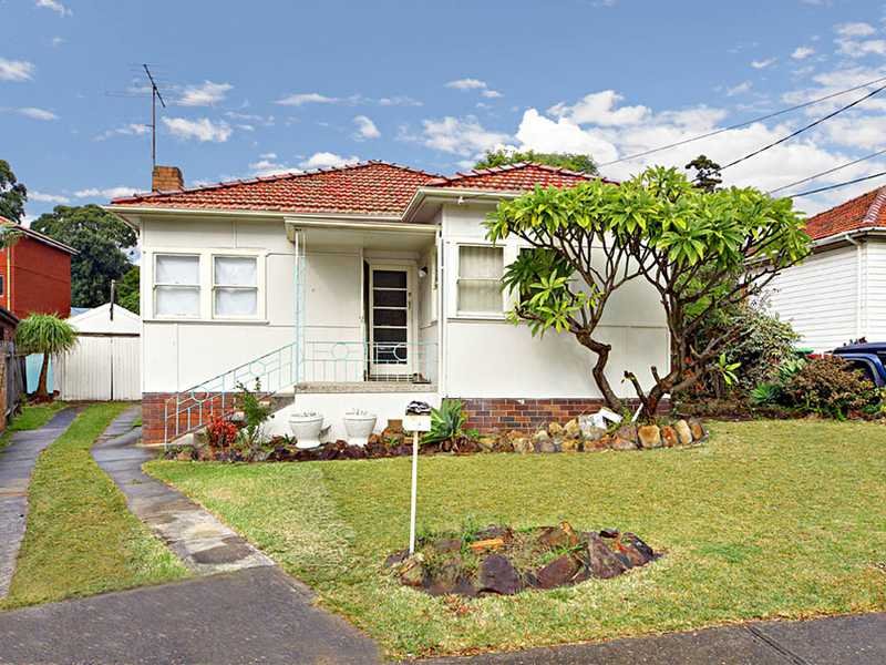 4 Hilton Avenue, Roselands, NSW 2196