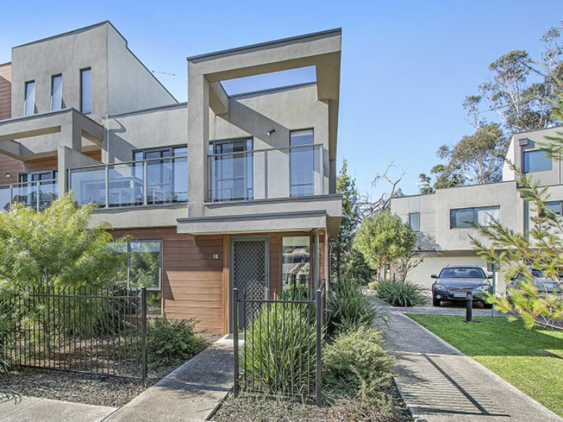 16 Lithgow Way, Mooroolbark, Vic 3138 Property Details