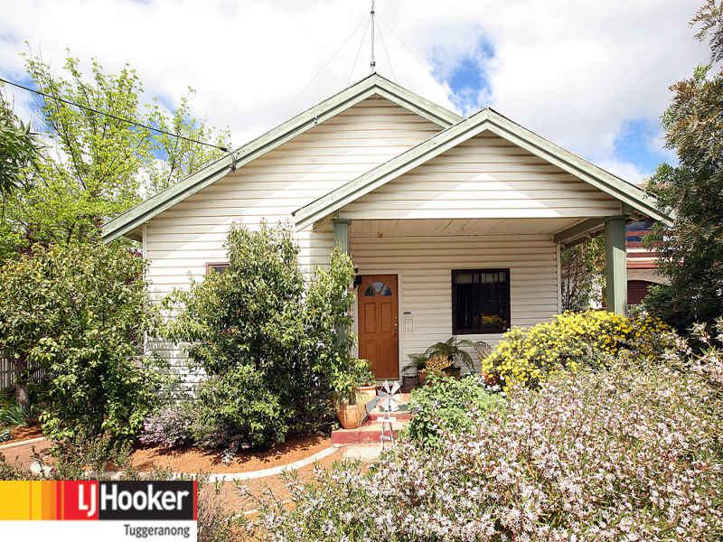 42 Munro Road, Queanbeyan, NSW 2620 Property Details